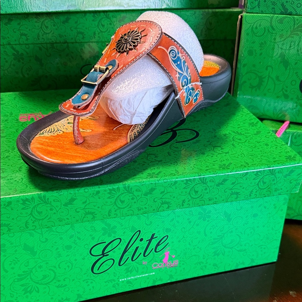 Elite Women's Brown and Black Sandals